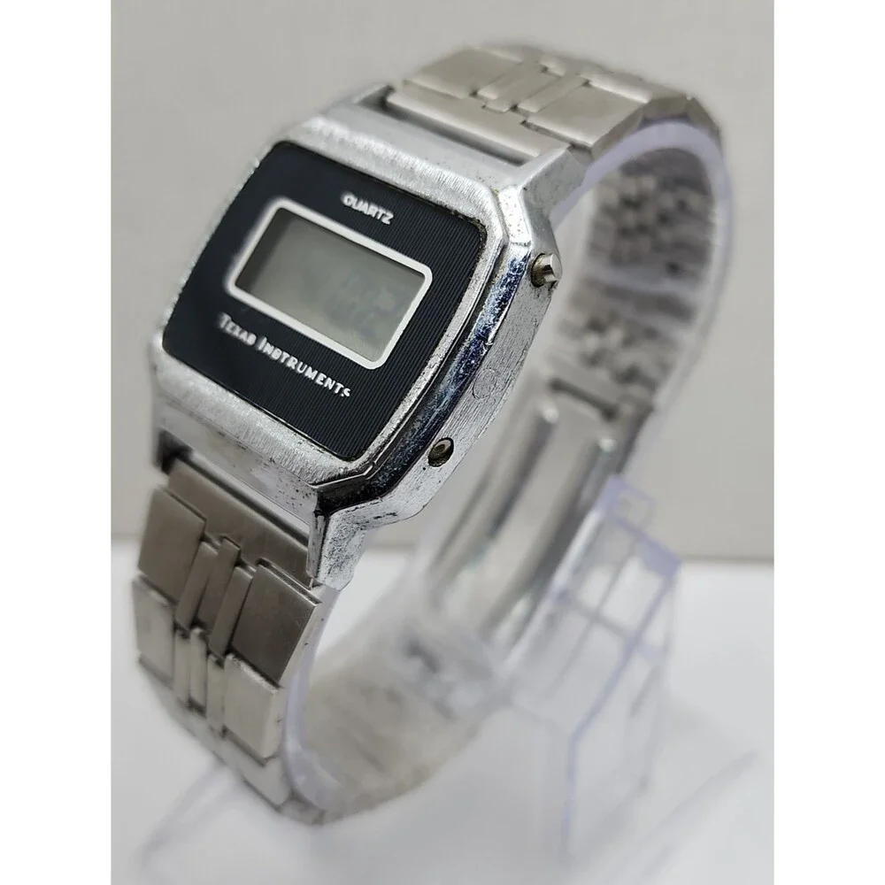 Vintage Texas Instruments LCD Digital Quartz Mens Silver Retro Watch New Battery